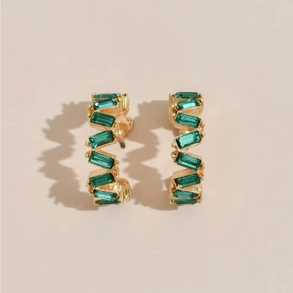 🎉HP🎉 Emerald Cuff Hoop Earrings - Picture 4 of 6